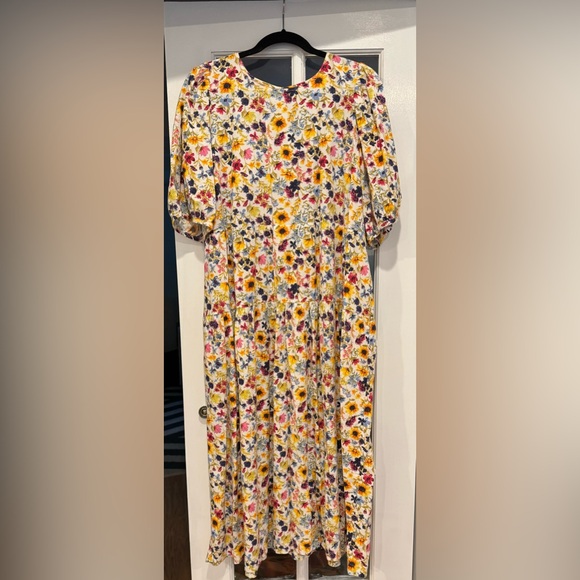 Old Navy Dresses & Skirts - Never-worn Old Navy floral midi dress XL